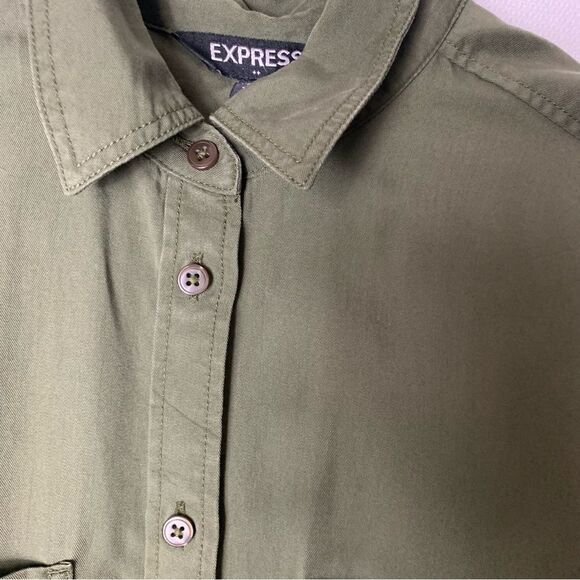 Express Woman's Button Down with 2 Front Pockets Size Small - Picture 3 of 7